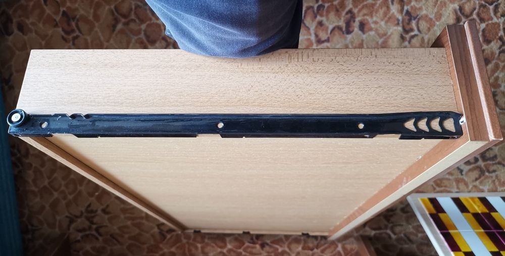 Бюро с голямо чекмедже