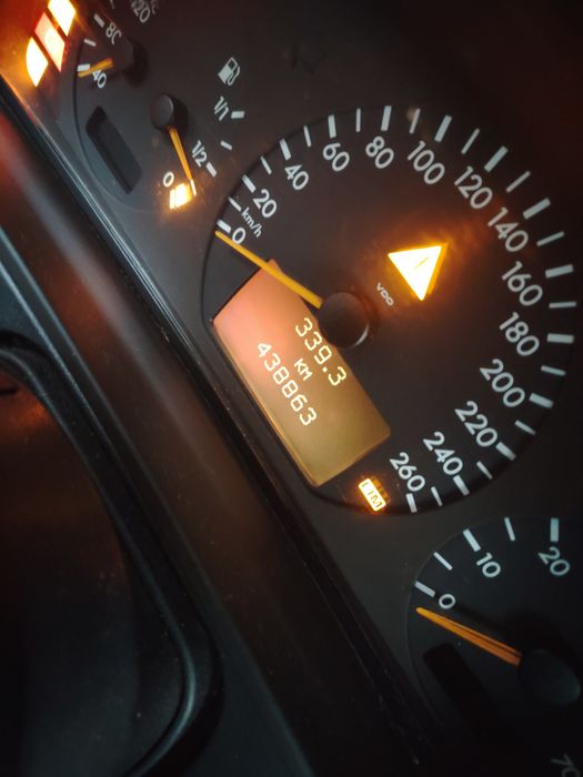 Vand , dezmembrez sau schimb Mercedes w210 e200 kompreesor