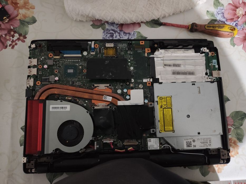 Vând leptop asus rog Strix cu i7700hq și  Gtx1050ti 4gb defect