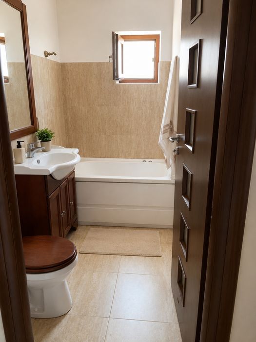 Proprietar vând apartament cu 3 camere.