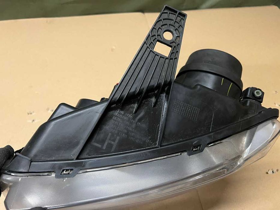 Far stanga dreapta cu lupa Jeep Compass 2012