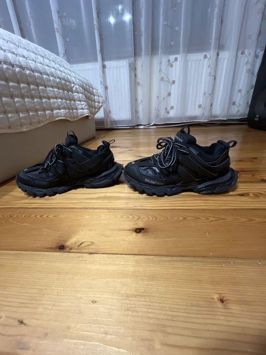 Balenciaga track black