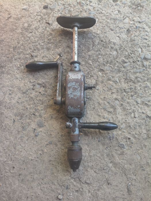 Bormașină manuală