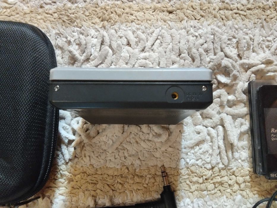 страхотен мини диск плеър записващ Сони-нов внос от Дания