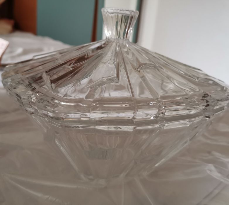 Vând bomboniera  nouă cristal+cadou