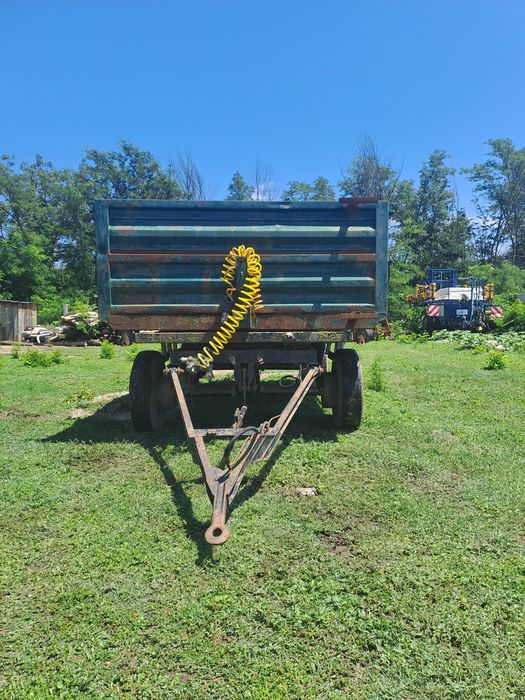 Remorca tractor basculabila