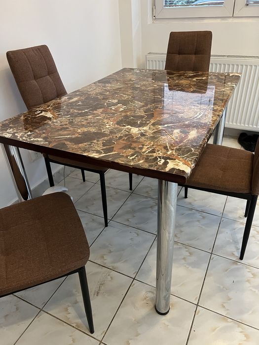 Set bucătărie: masă + 4 scaune + dulap Neoset – stare foarte bună