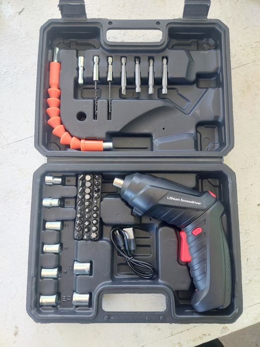 Продавам BOSCH PSR 1200 и две електрически отвертки