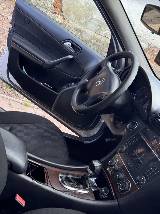 Vând schimb mercedes c 220 an 2006