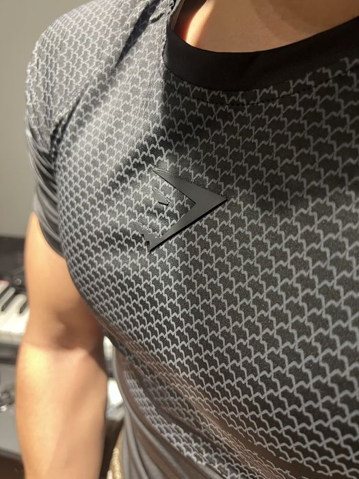 GYMSHARK рашгард