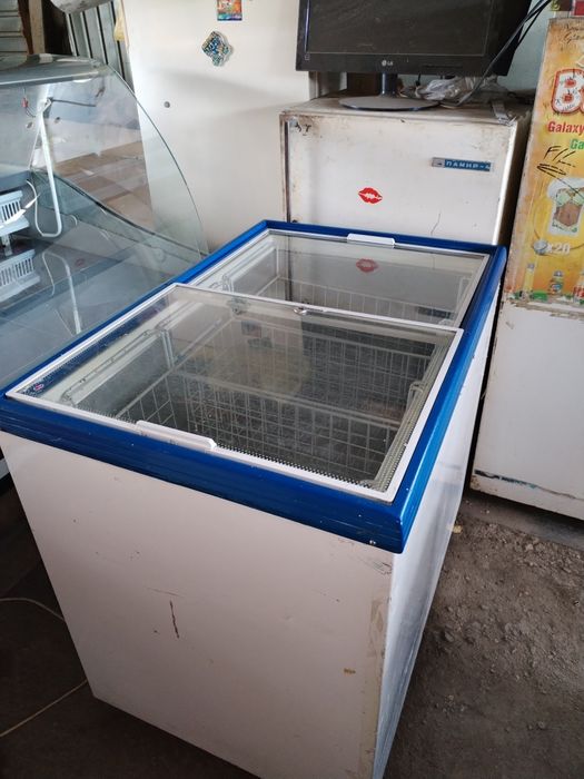 Продам холодильник - витрина российский