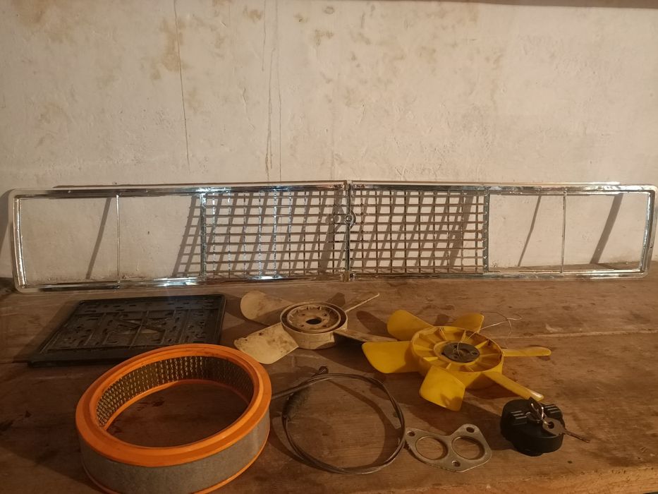 Отдам за три плитки шоколада)!