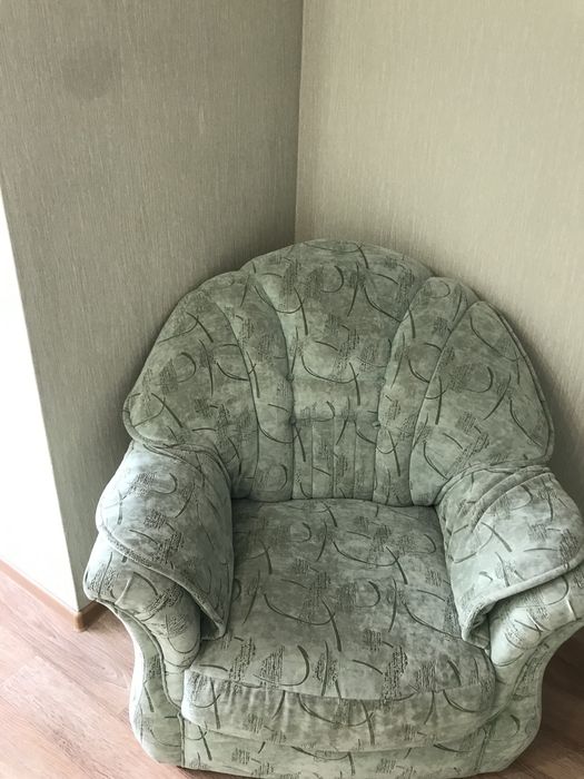 Продам 2 дивана и кресло