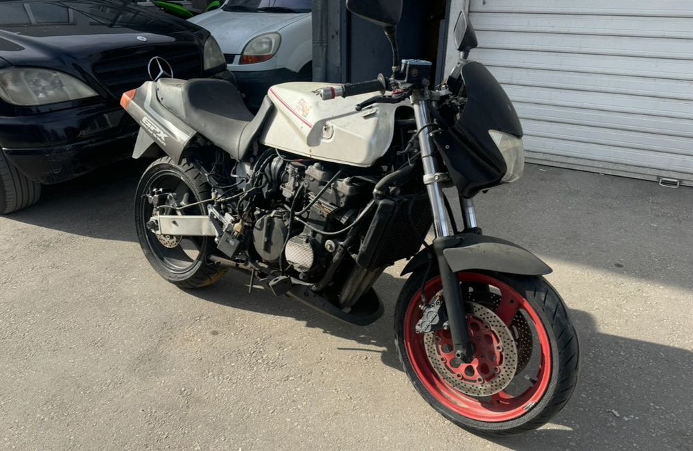 Kawasaki GPX 750 / GPX750 на ЧАСТИ