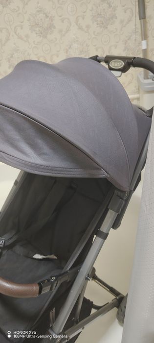 Срочно продаю детскую коляску фиолетового цвета