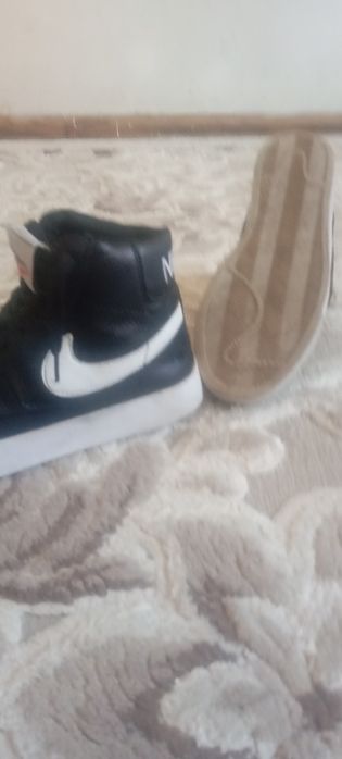 Две кроссовки  для повседневной