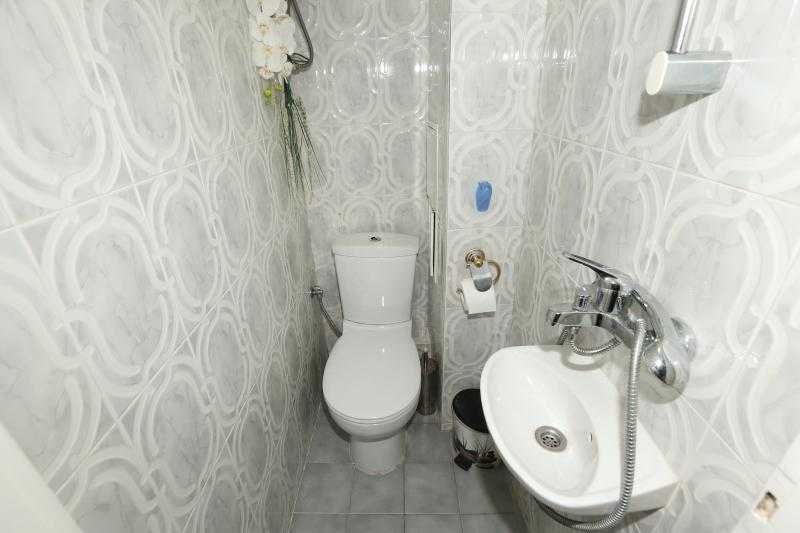 С ПАРКОМЯСТО! Многостаeн апартамент в Центъра