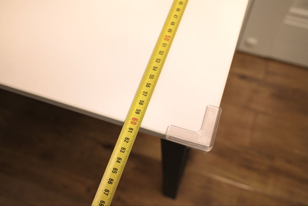 Продам белый стол в отличном состоянии