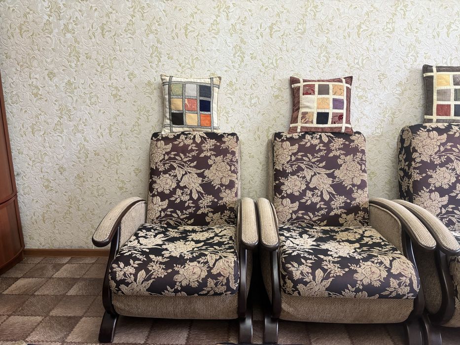 продается диван с креслами