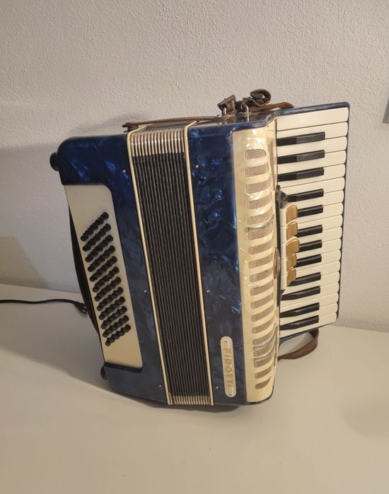 Acordeon nemtesc Firotti 60 basi