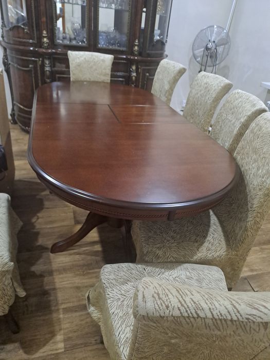 Продам обеденный стол со стульями