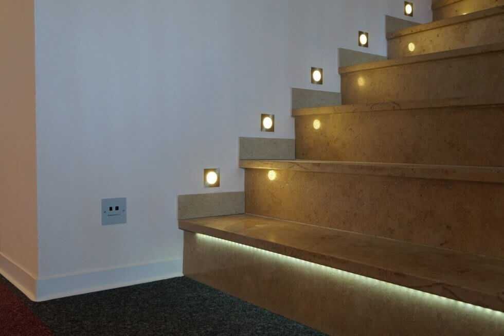 Подсветка ступени стен и потолков.