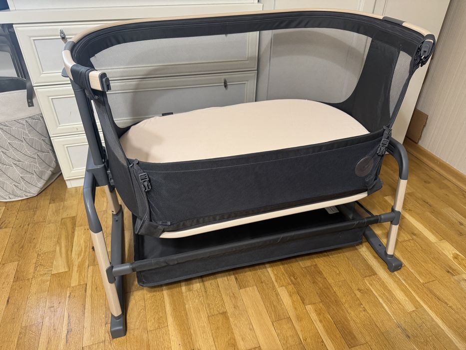 MAXI-COSI бебешко легло NEXT TO ME, Iora Air - beyond graphite