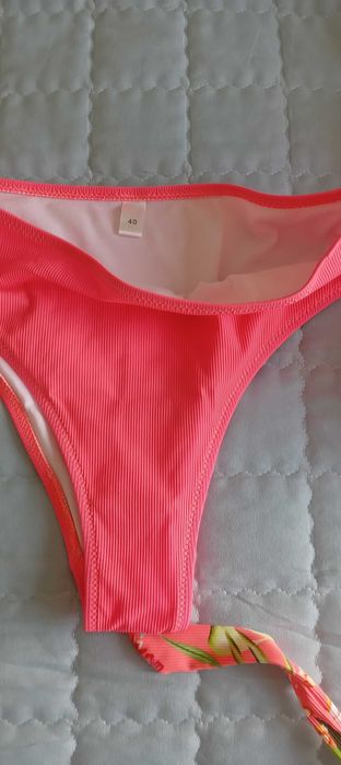 Нов бански в две части