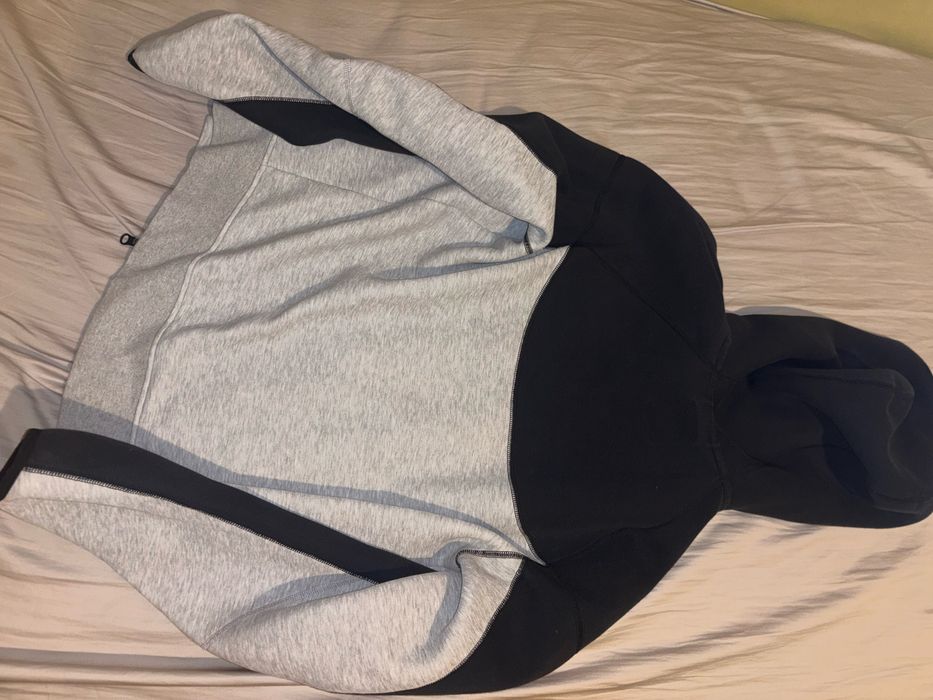 nike tech gri cu negru