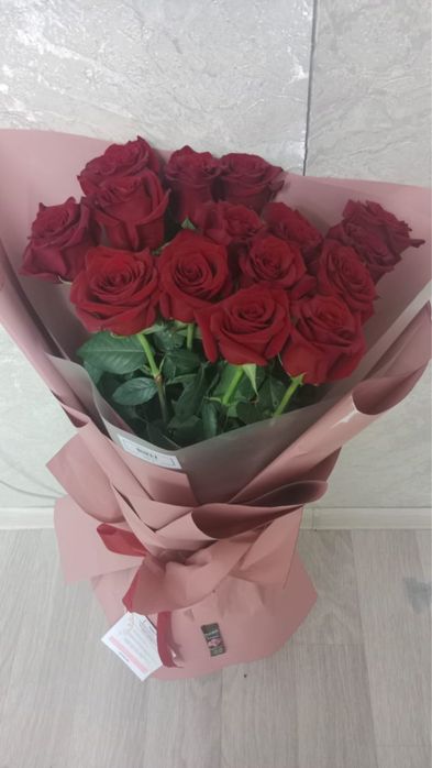 Красные розы 15 штук