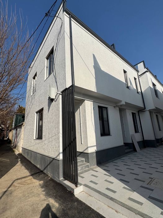 Продается таунхаусе 3 комнатная с ремонтом Адрес максим горкий Улица