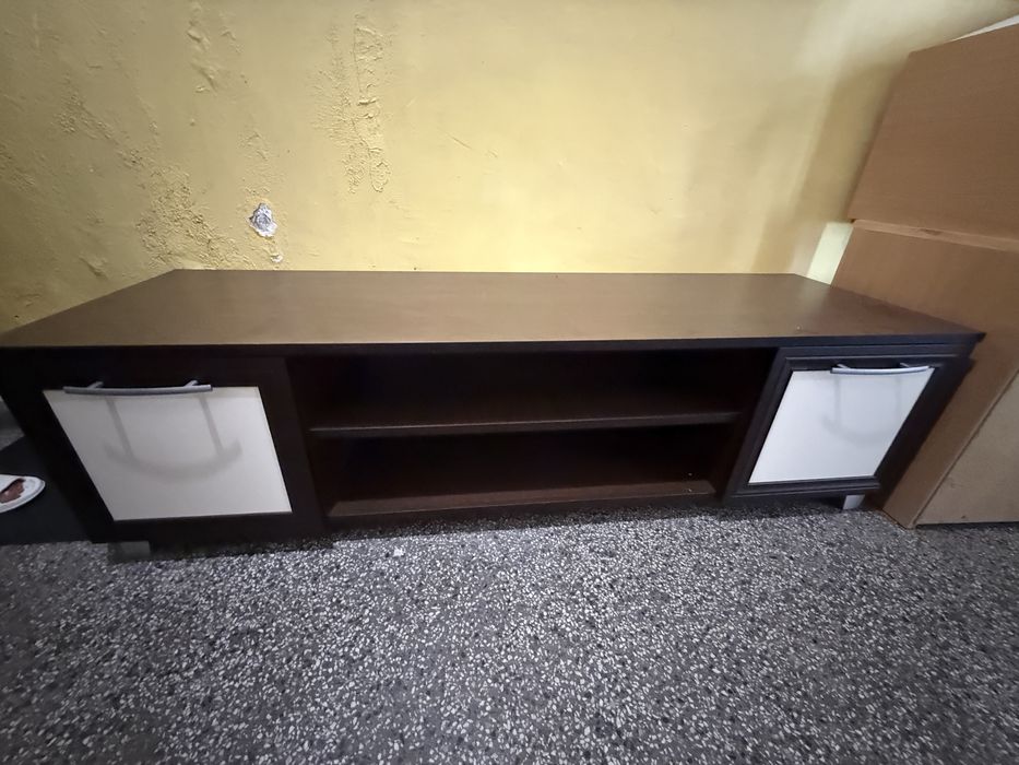 ТВ шкаф с две отделения