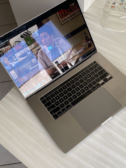 Macbook pro 16/2019/32ram/512ssd