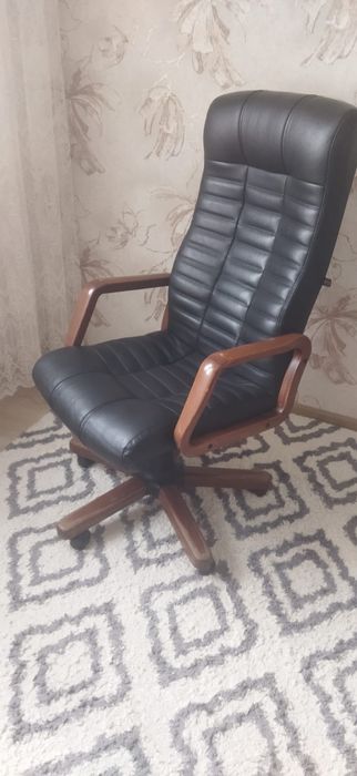 Продам офисное кресло