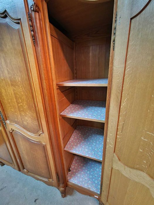 Четирикрилен гардероб изработен от бял дъб в стил "ЛУИ XV"