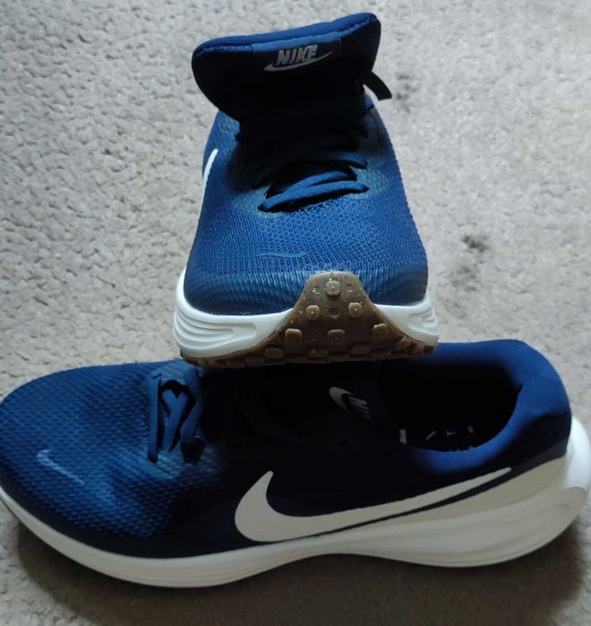 Nike Revolution 8