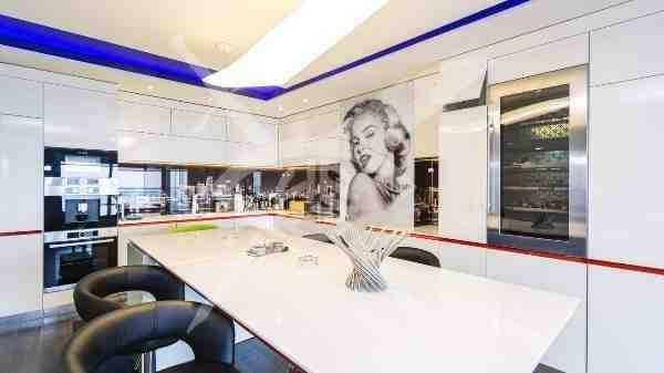 Продава се Тристаен апартамент в Бургас, Лазур - 166 кв.м за 3687 €/кв.м - Снимка #3