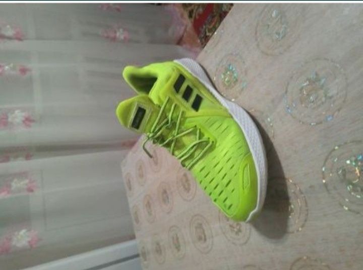 Кроссовки в отличном состоянии