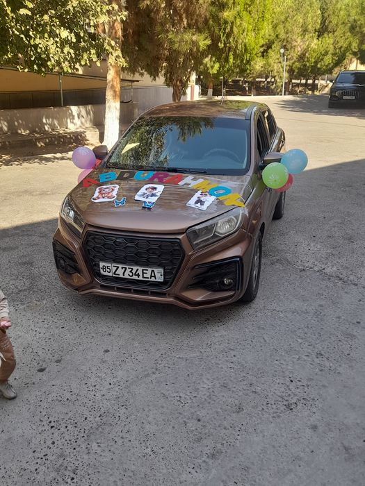 Автомобиль Лада Храй