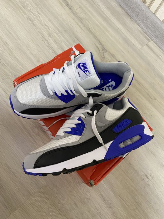 Новые кроссовки Nike