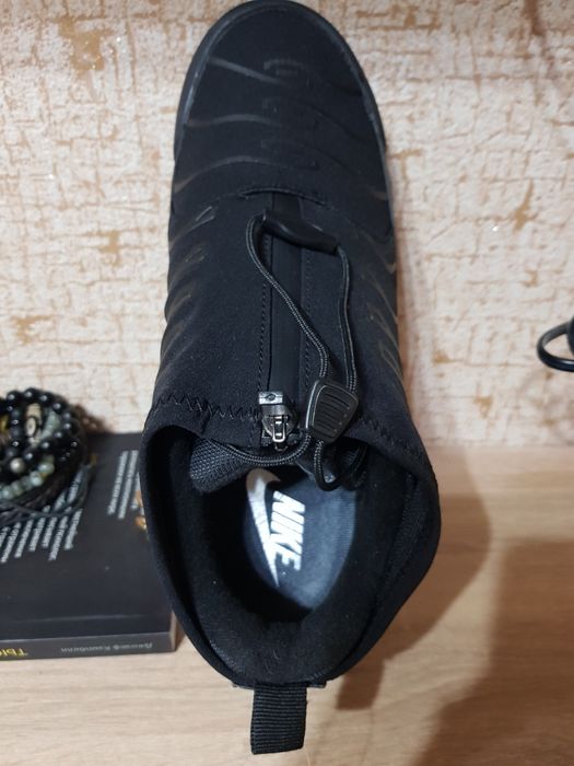 Продам кроссовки Nike совершенно новые