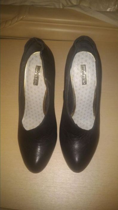 Продам женские туфли