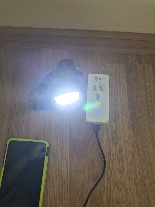 Lanterna led cap + baterie externa powerbank