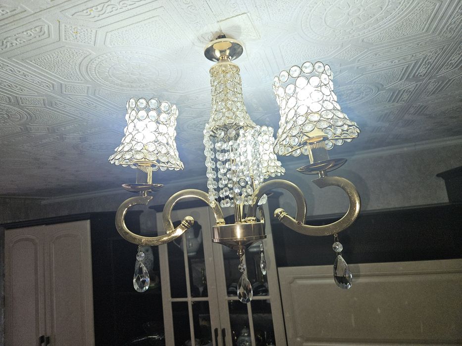 Продам люстры трехрожковую