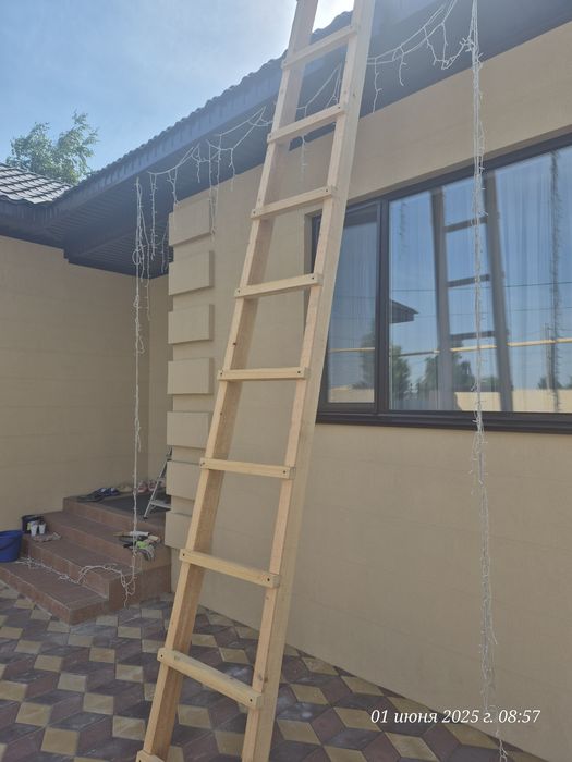 Лестница деревянная 4.5 м мощная