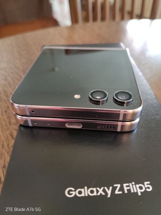 Смартфон Samsung Galaxy Z Flip5, 512,чисто нов екран GB