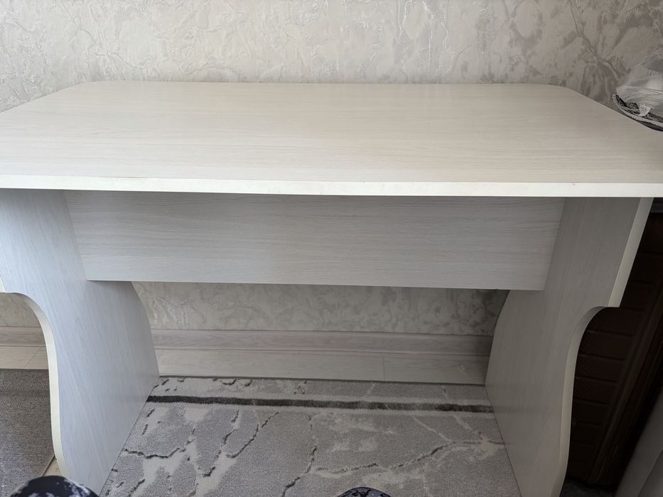 Стол кухонный, для учебы