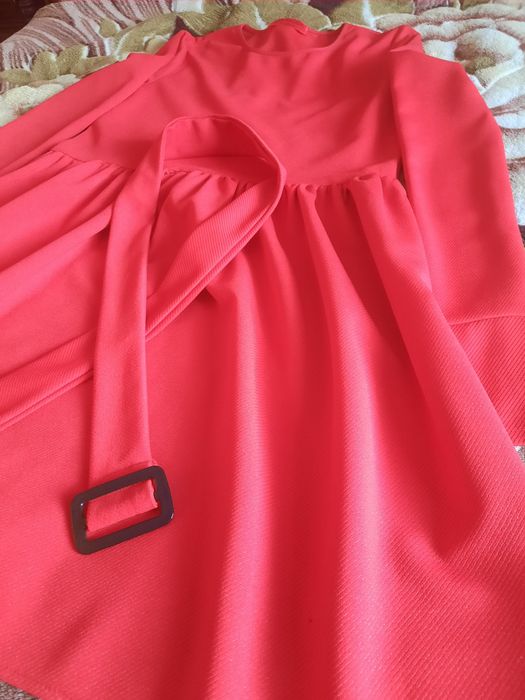 Продам красное платье