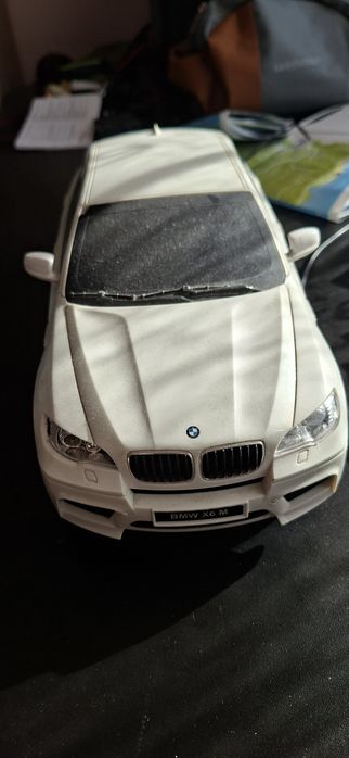 Vand masina bmw x6 albe in stare buna