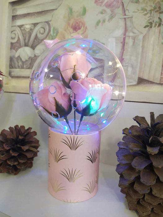 Роза,цвете ,букет в стъклена сфера,стъкленица с лед осветление!Подарък